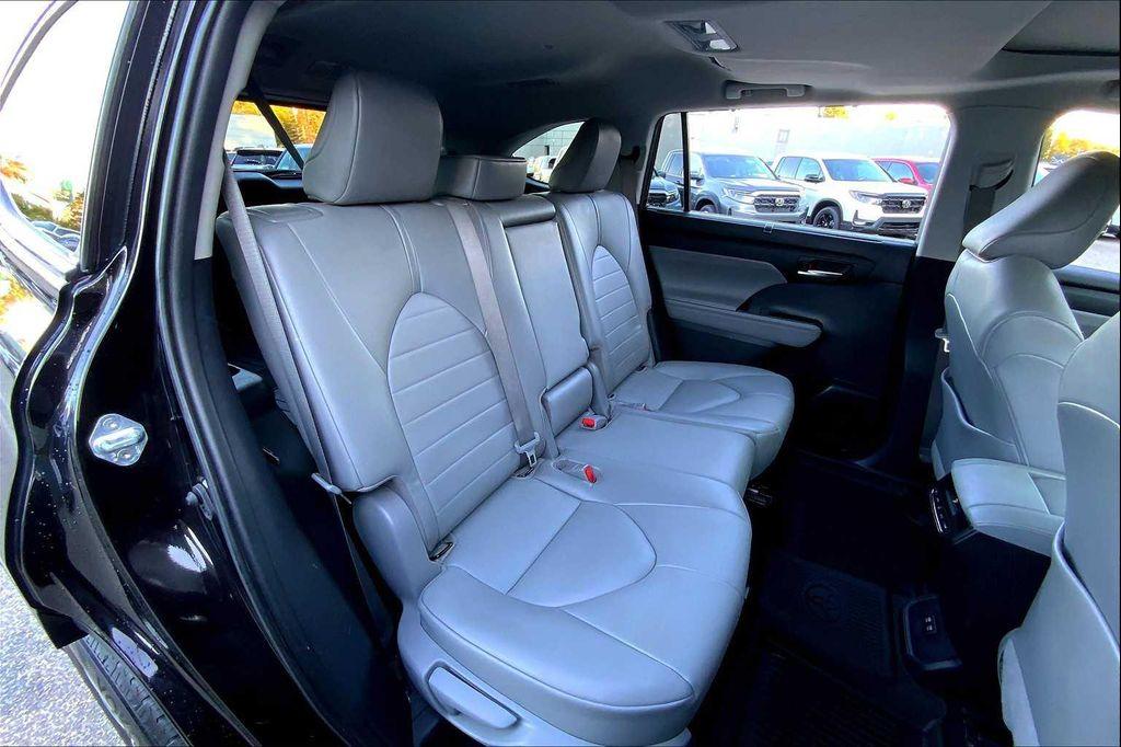 used 2021 Toyota Highlander car, priced at $30,955