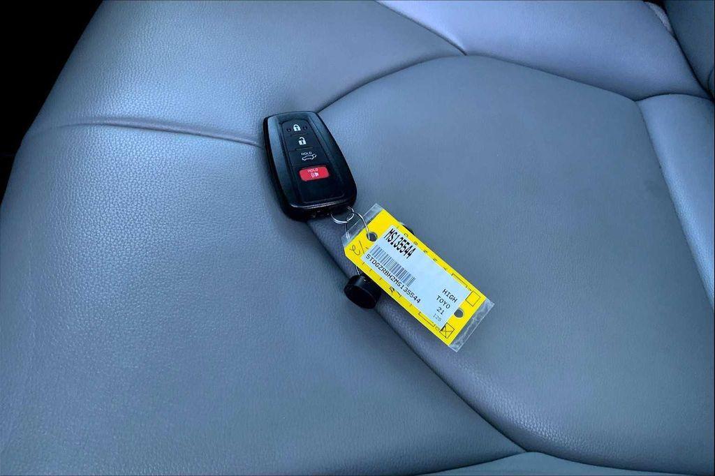 used 2021 Toyota Highlander car, priced at $30,955