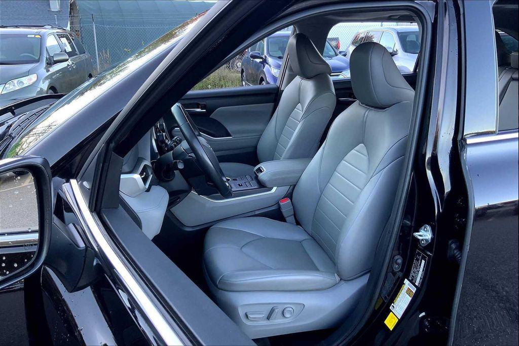 used 2021 Toyota Highlander car, priced at $30,955