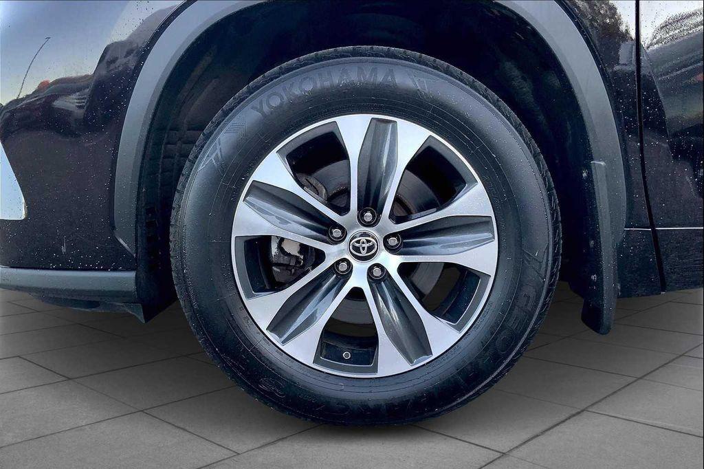 used 2021 Toyota Highlander car, priced at $30,955