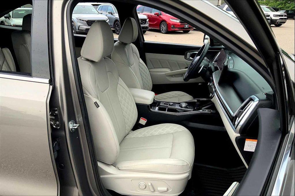 used 2025 Kia Sorento Hybrid car, priced at $39,359