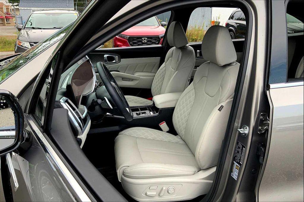used 2025 Kia Sorento Hybrid car, priced at $39,359