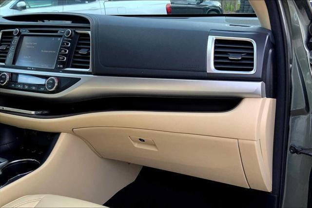 used 2015 Toyota Highlander car, priced at $18,211