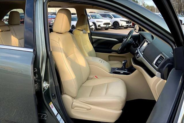 used 2015 Toyota Highlander car, priced at $18,211