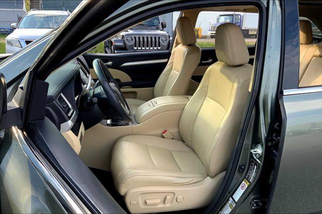 used 2015 Toyota Highlander car, priced at $18,211
