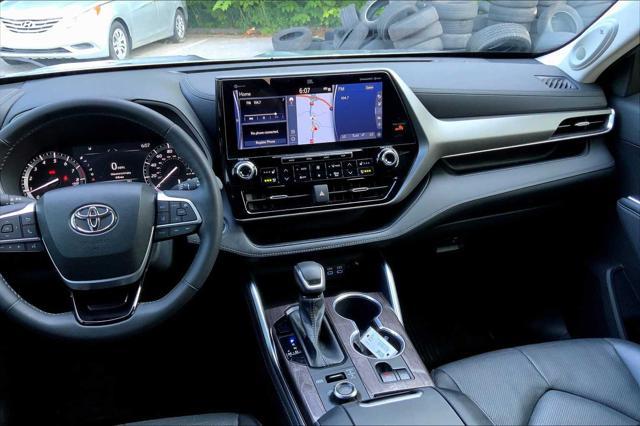 used 2022 Toyota Highlander car, priced at $41,874