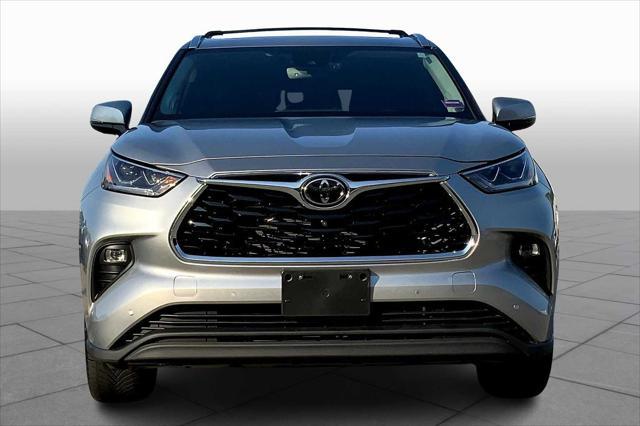 used 2022 Toyota Highlander car, priced at $41,874