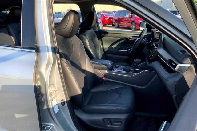 used 2022 Toyota Highlander car, priced at $41,874