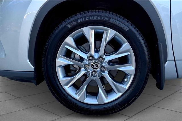 used 2022 Toyota Highlander car, priced at $41,874