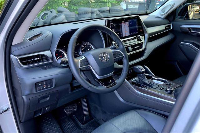 used 2022 Toyota Highlander car, priced at $41,874