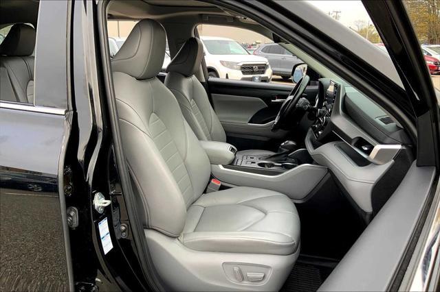 used 2020 Toyota Highlander car, priced at $27,995