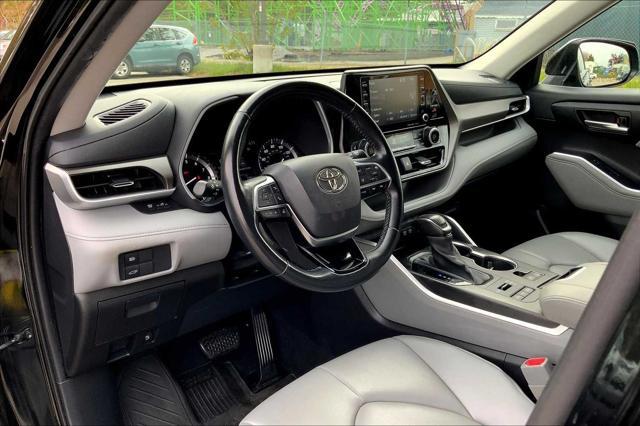 used 2020 Toyota Highlander car, priced at $27,995