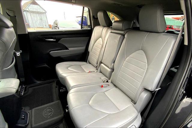 used 2020 Toyota Highlander car, priced at $27,995