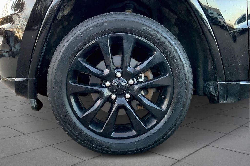 used 2018 Jeep Grand Cherokee car, priced at $13,828