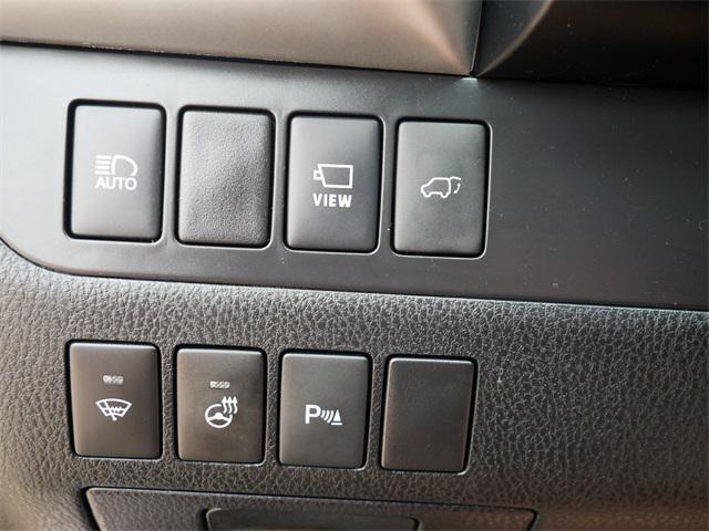 used 2018 Toyota Highlander Hybrid car, priced at $30,997