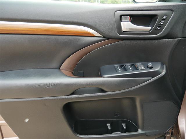 used 2018 Toyota Highlander Hybrid car, priced at $30,997