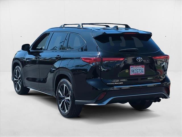 used 2022 Toyota Highlander car, priced at $32,980