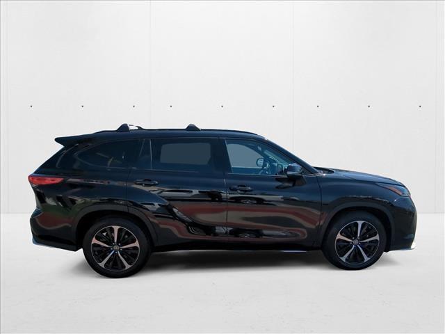 used 2022 Toyota Highlander car, priced at $32,980