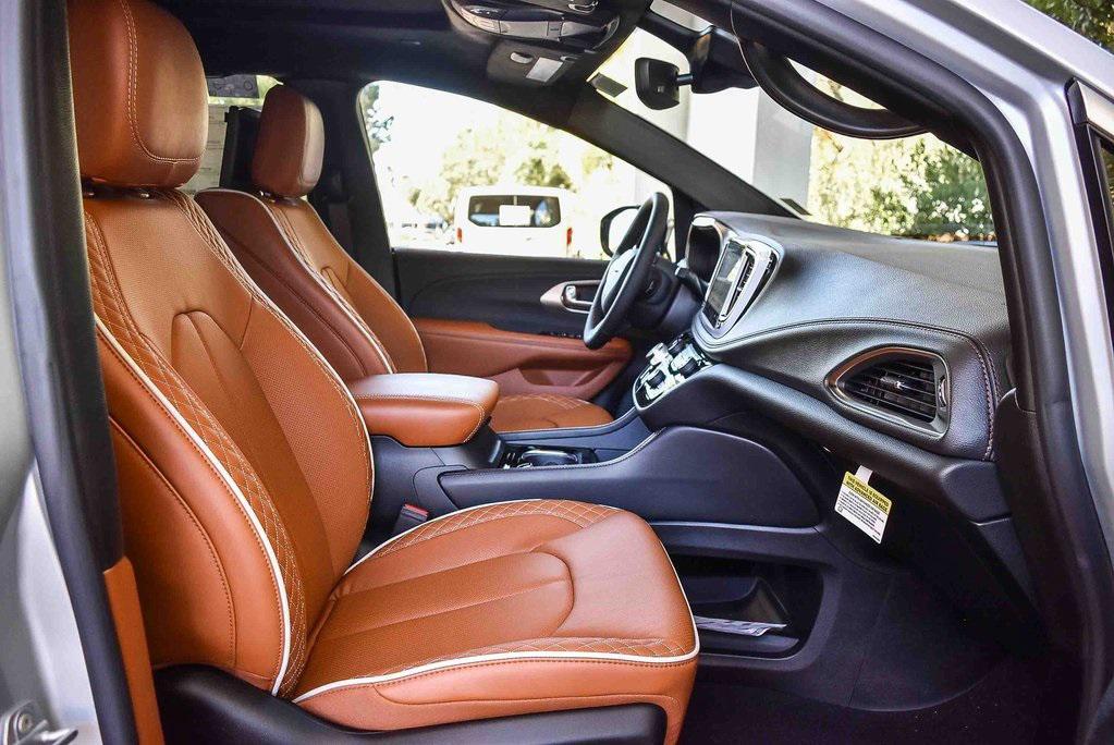 new 2026 Chrysler Pacifica car, priced at $59,385