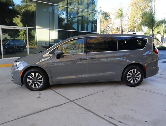 new 2023 Chrysler Pacifica Hybrid car, priced at $47,185