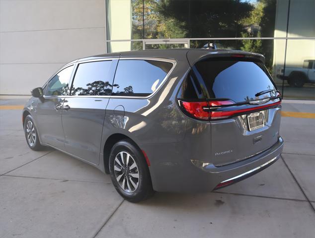 new 2023 Chrysler Pacifica Hybrid car, priced at $47,185