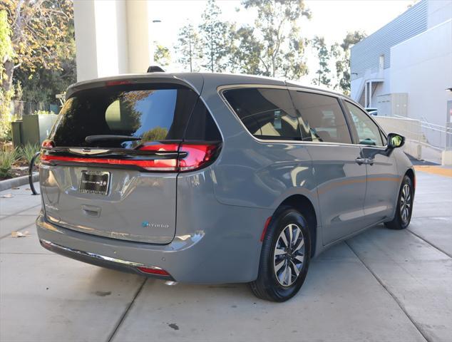 new 2023 Chrysler Pacifica Hybrid car, priced at $47,185