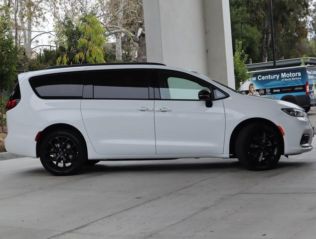 new 2023 Chrysler Pacifica car, priced at $52,040