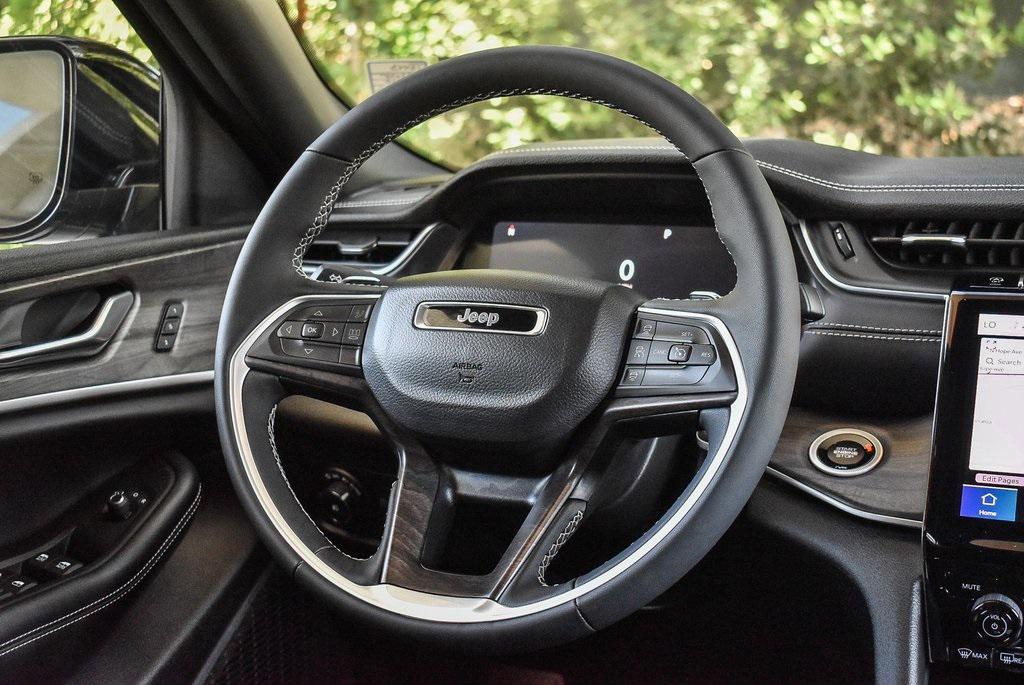 new 2025 Jeep Grand Cherokee car, priced at $49,680