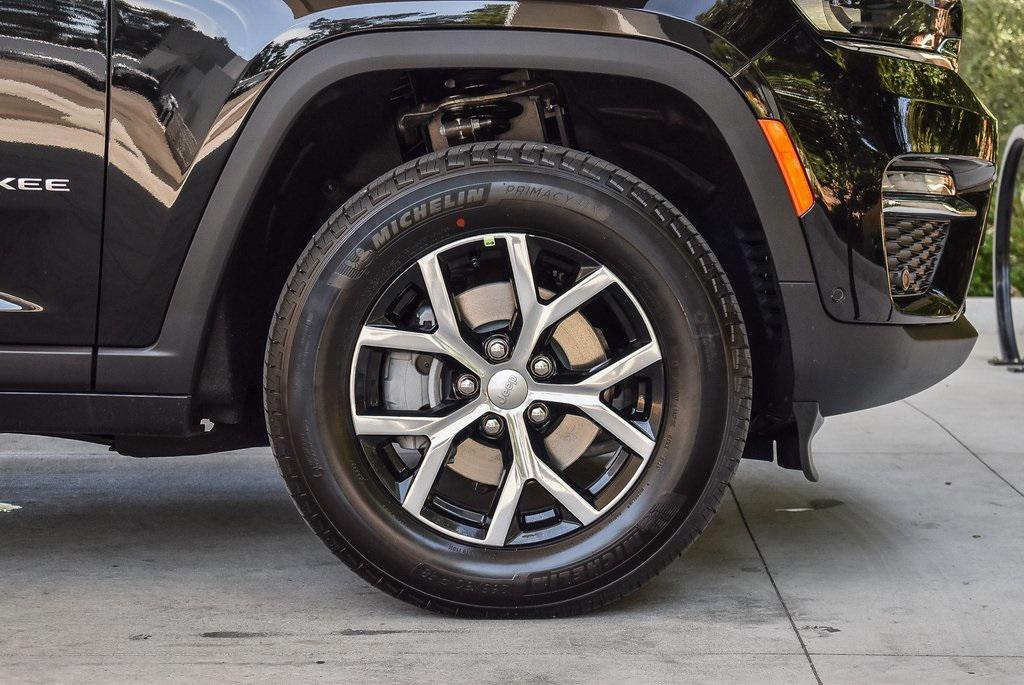 new 2025 Jeep Grand Cherokee car, priced at $49,680
