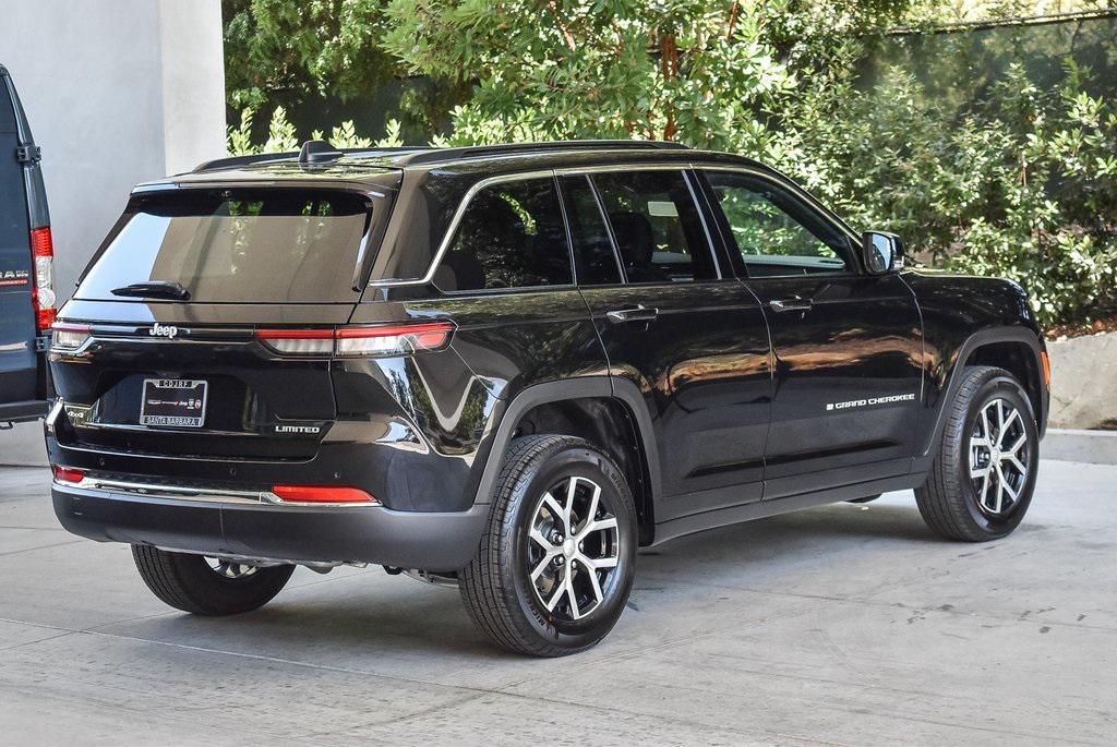 new 2025 Jeep Grand Cherokee car, priced at $49,680