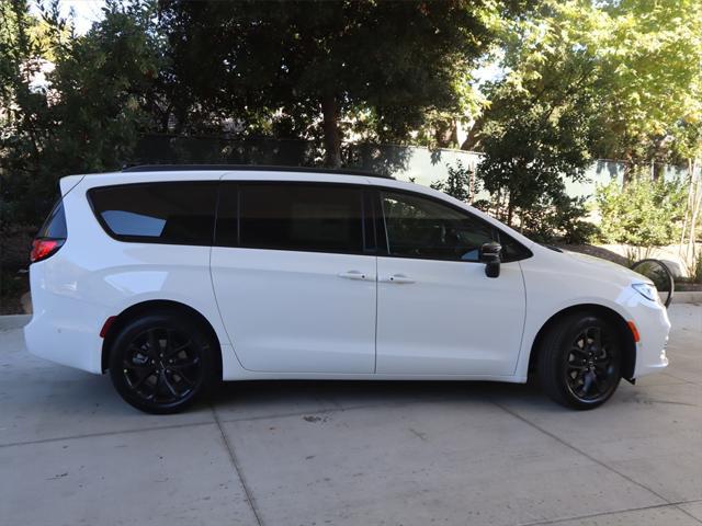 new 2025 Chrysler Pacifica car, priced at $53,735