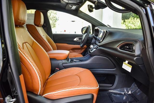 new 2025 Chrysler Pacifica car, priced at $55,324