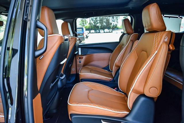 new 2025 Chrysler Pacifica car, priced at $55,324