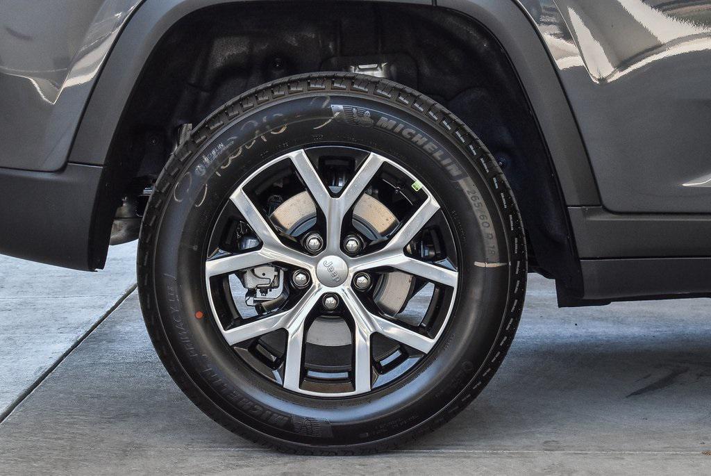 new 2025 Jeep Grand Cherokee car, priced at $49,680