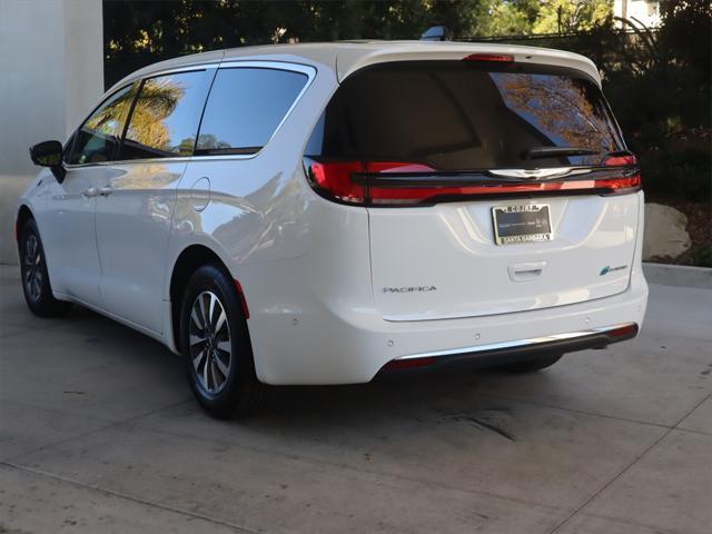 new 2025 Chrysler Pacifica Hybrid car, priced at $47,030