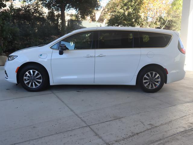 new 2025 Chrysler Pacifica Hybrid car, priced at $47,030