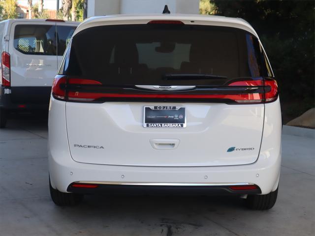 new 2025 Chrysler Pacifica Hybrid car, priced at $47,030