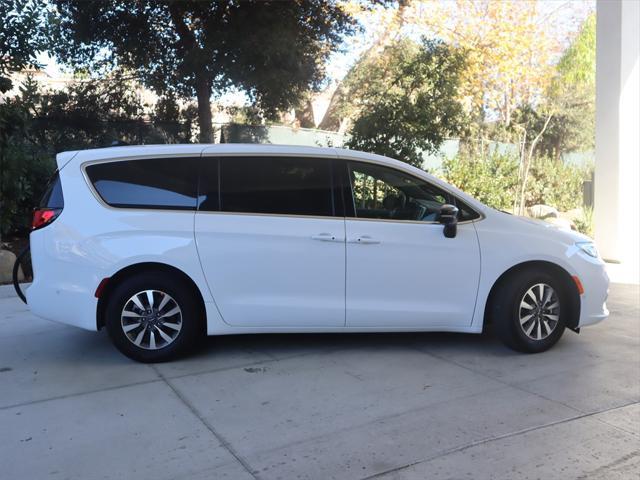 new 2025 Chrysler Pacifica Hybrid car, priced at $47,030