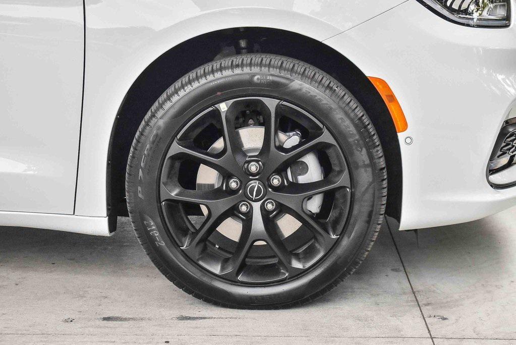 new 2026 Chrysler Pacifica car, priced at $58,230