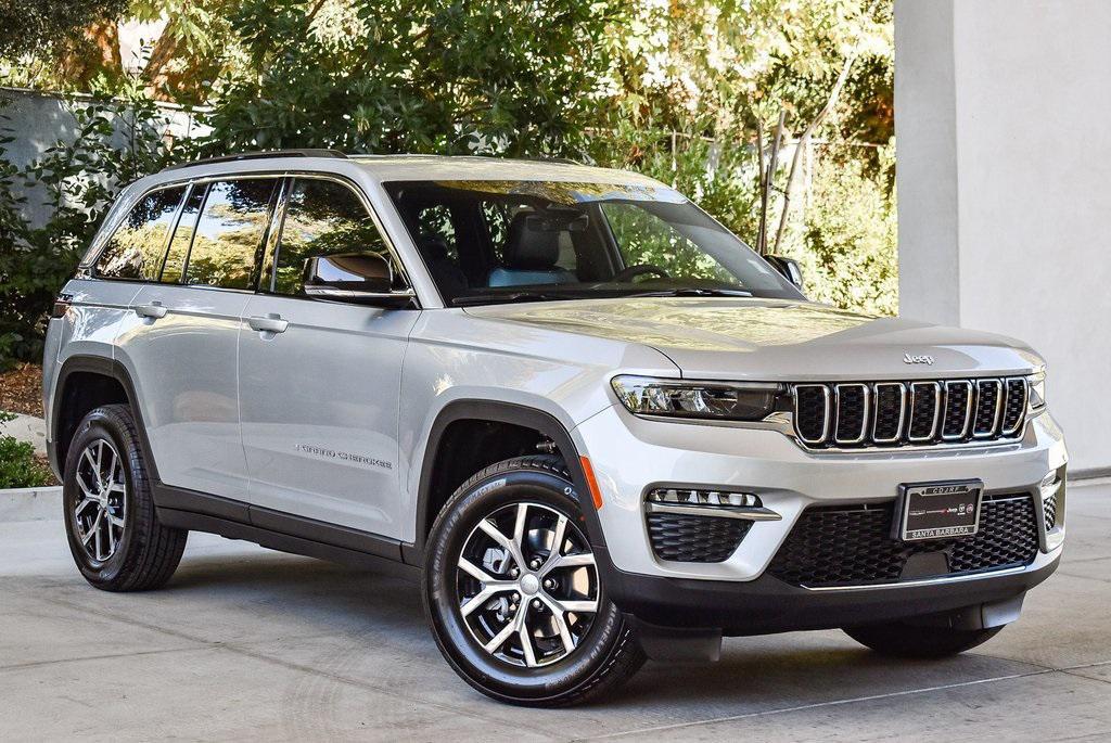new 2025 Jeep Grand Cherokee car, priced at $44,745