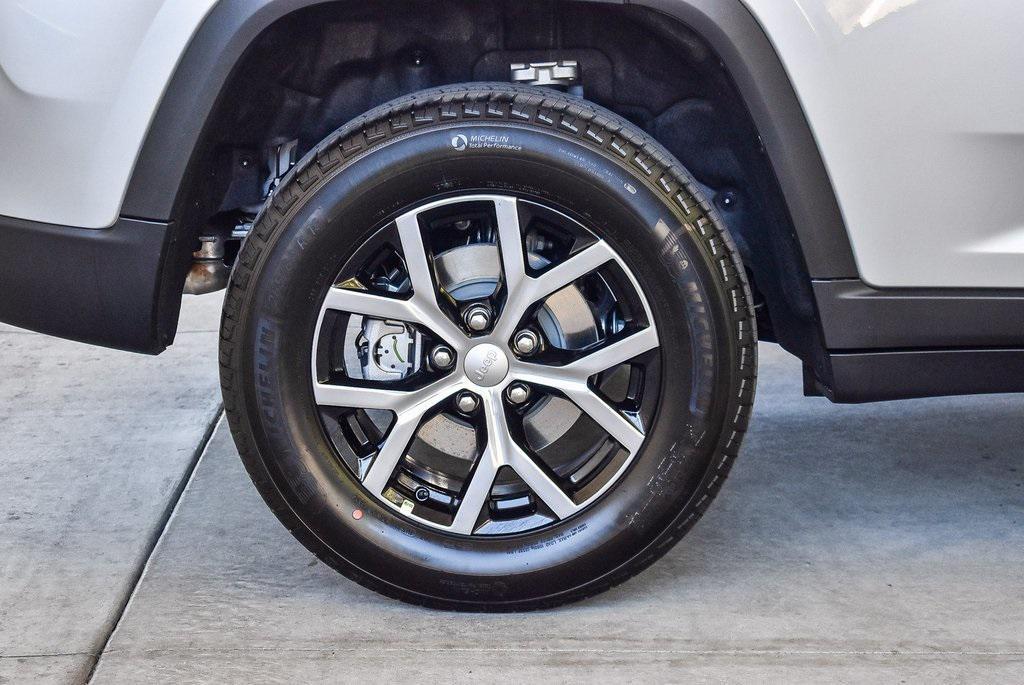 new 2025 Jeep Grand Cherokee car, priced at $44,745