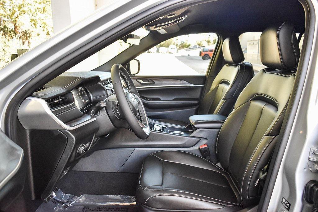 new 2025 Jeep Grand Cherokee car, priced at $44,745