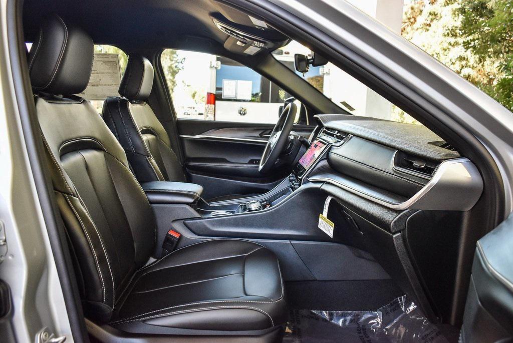 new 2025 Jeep Grand Cherokee car, priced at $44,745