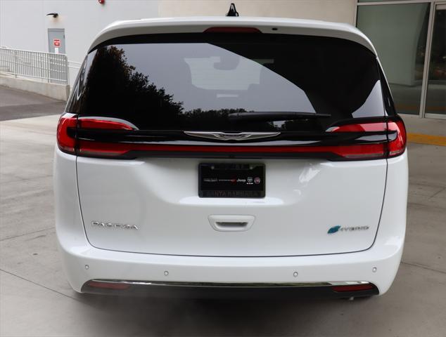 new 2025 Chrysler Pacifica Hybrid car, priced at $47,030