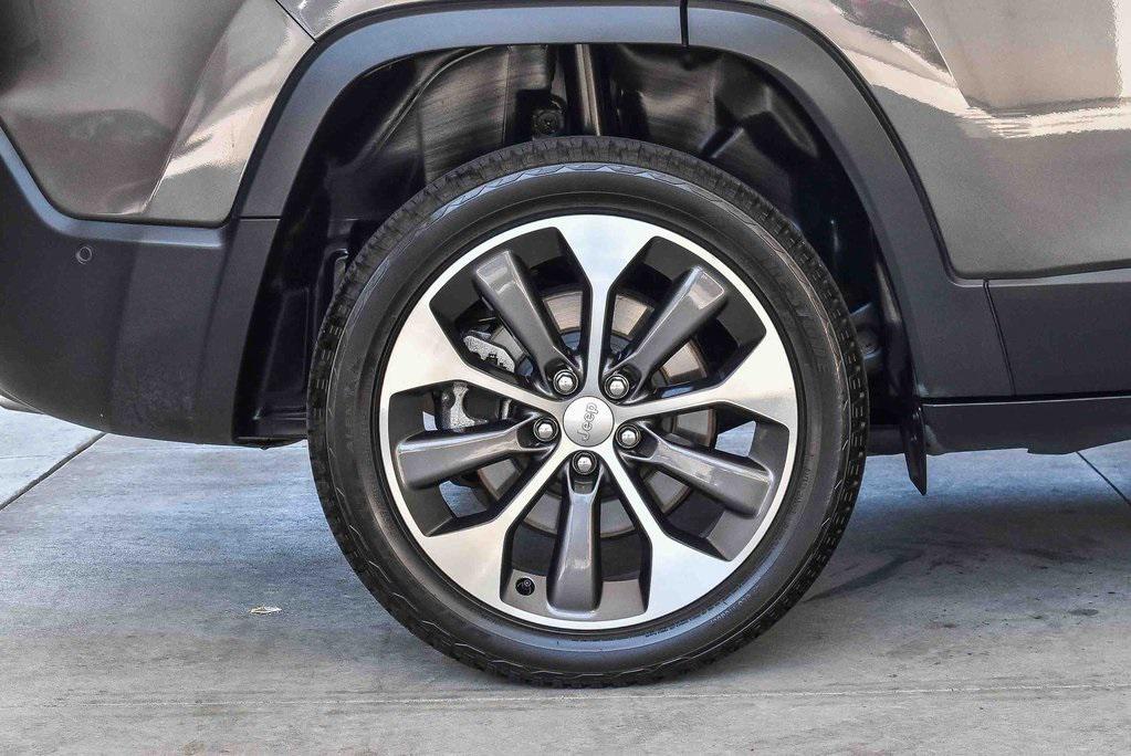 used 2022 Jeep Cherokee car, priced at $27,995