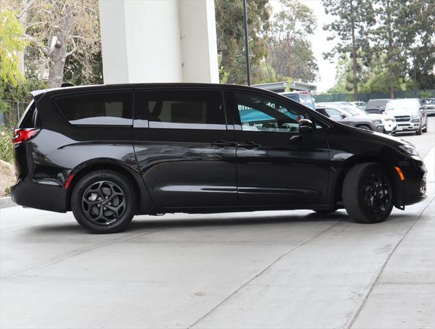 new 2023 Chrysler Pacifica Hybrid car, priced at $41,580
