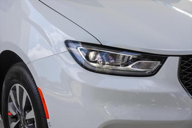 new 2025 Chrysler Pacifica Hybrid car, priced at $38,530