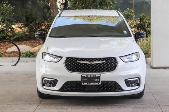 new 2025 Chrysler Pacifica Hybrid car, priced at $38,530