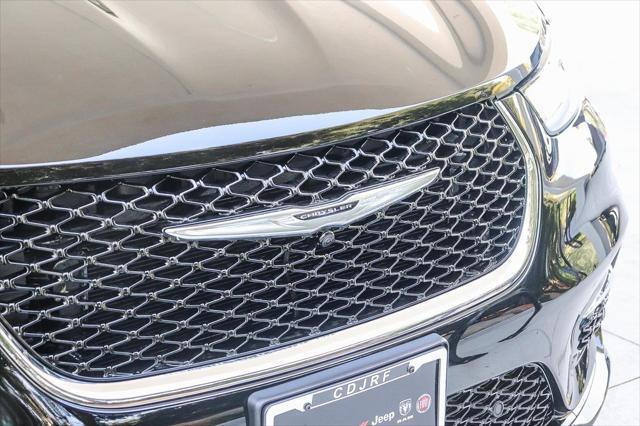 new 2025 Chrysler Pacifica Hybrid car, priced at $38,530