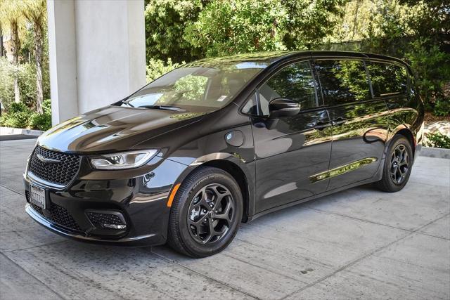 used 2023 Chrysler Pacifica Hybrid car, priced at $32,500